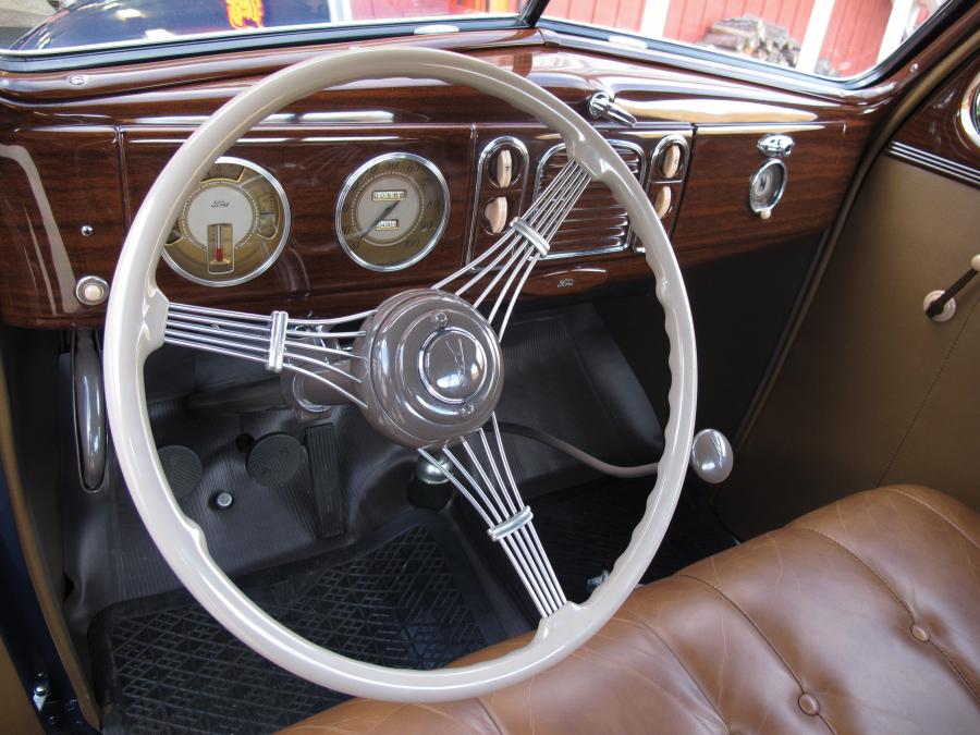  Ford DeLuxe Coupe 1938 года  (фото 7 из 16)